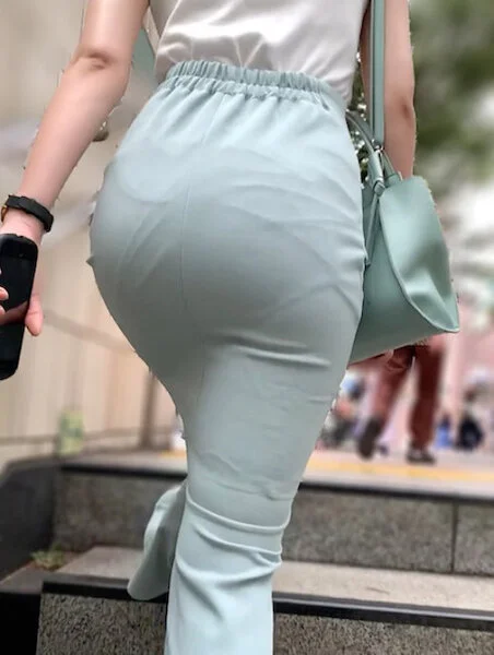 《完璧に近い美ヒップ!!横から見るBODYラインも惚れ惚れする芸能人級美女》