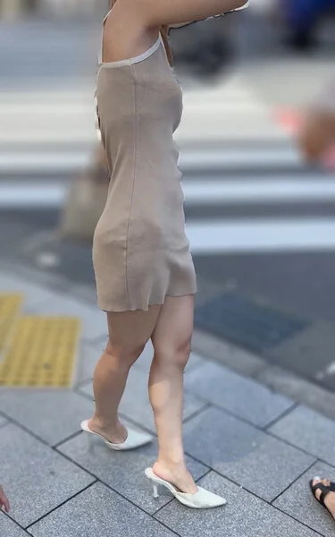 《だらしなさ100点満点!パリピの透け透けパンティー姿》