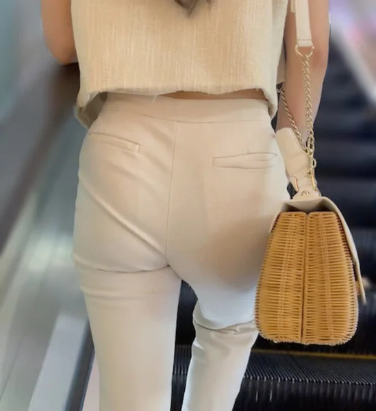 《生まれ持ったムニュムニュ美尻とストレッチパンツの相性は抜群です》