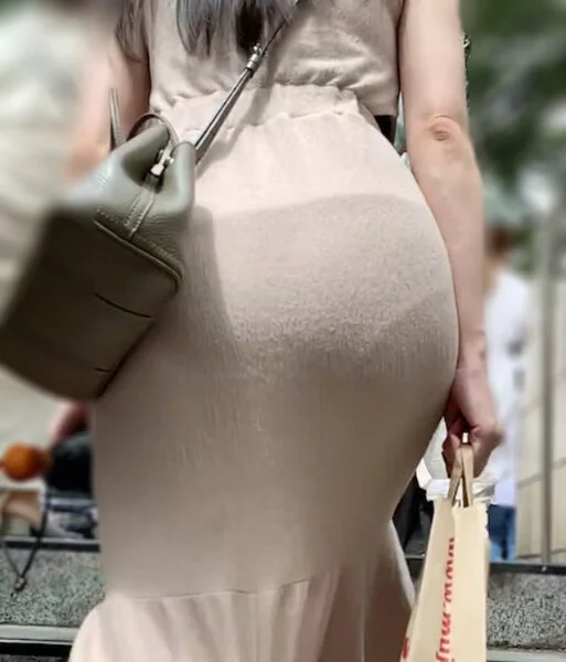 《透けすぎて目が点!!清楚系美女の透け透けワンピース》