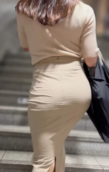 《スタイル完璧な絶品美人OL!お尻の膨らみパーフェクトです》