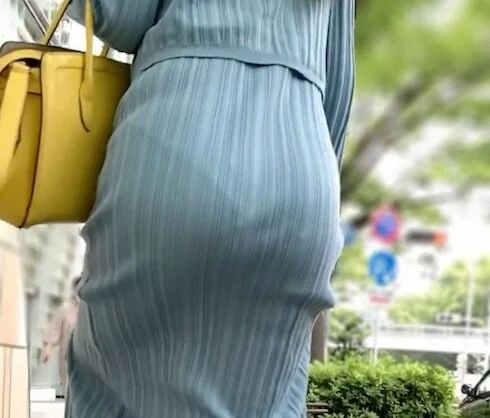 《純粋無垢な美女が魅せる透け透けPラインのワンピース姿》