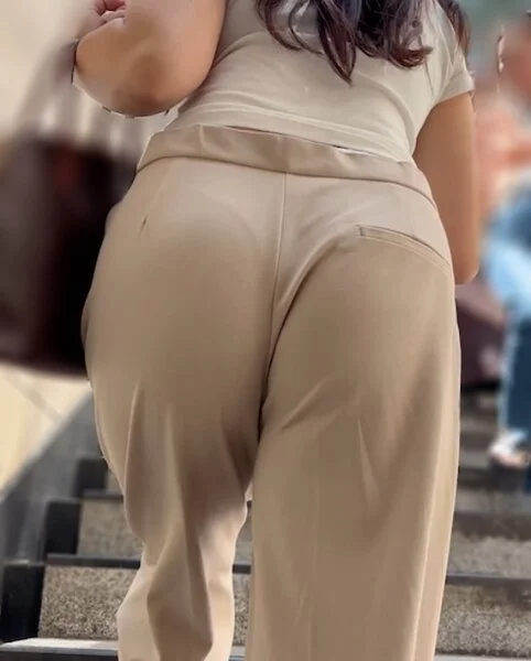 《見ていいの!?T丸わかりな爆尻爆乳セレブ爆美女OL》
