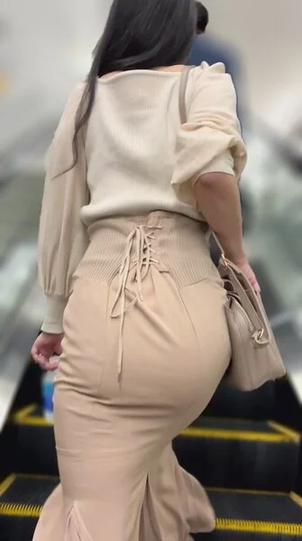 《スレンダー巨乳!想像よりエロいカラダのモデルだった》