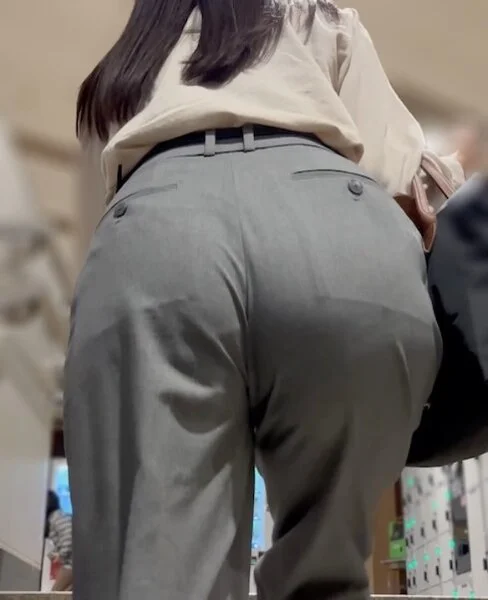 《エグい角度!エグい突き出し!!エグい透け感!!!》