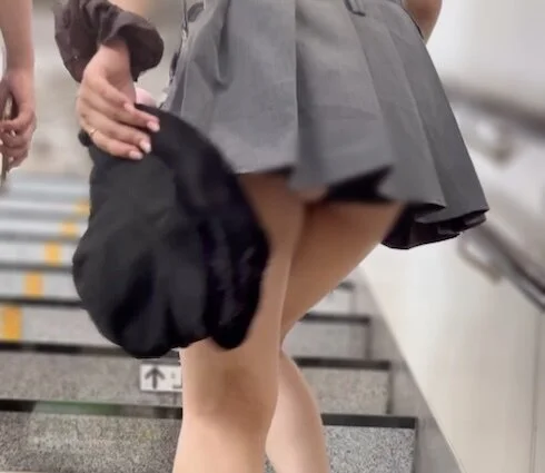 《帽子で隠そうとするも…。》