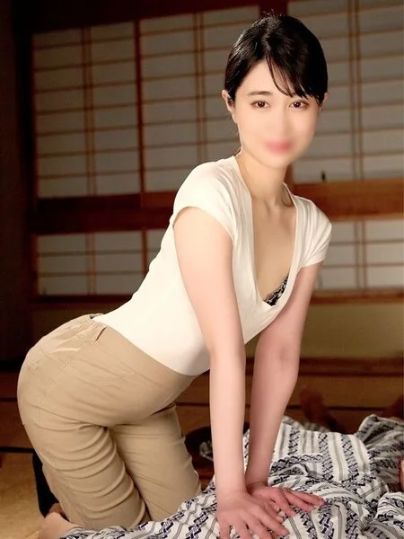 スレンダー巨尻の美人妻マッサージ師は過剰サービス常習はんで…優しく丁寧に焦らし鼠