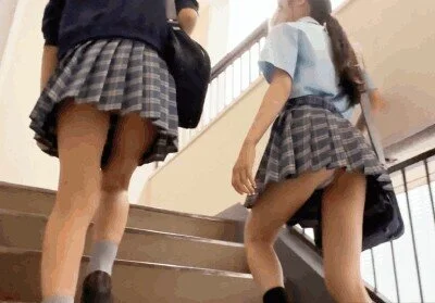 アニメみたいな最強色白貧乳とパンチラ多数