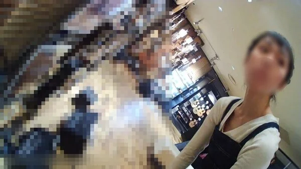 【店員胸ちら2名分】楽器屋店員さんのB地区ちら・古着屋店員さんの胸チラ【05】