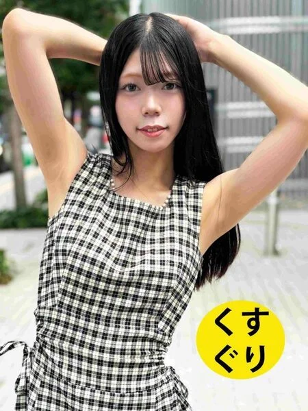 街角で声をかけてくすぐりさせてもらう 交渉上手な黒髪ギャル かなちゃん esk0