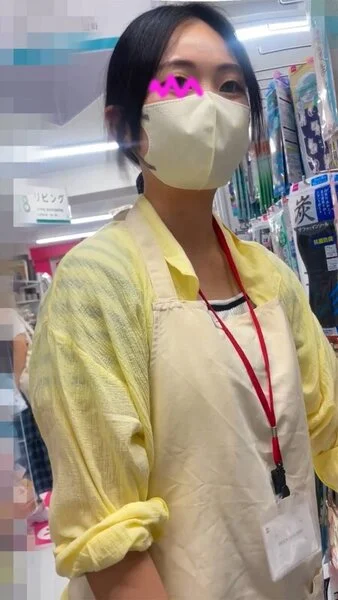 【働く女性の胸ちら ver.2】 〜日用品店で働くド真面目な女子大生の胸ちら〜
