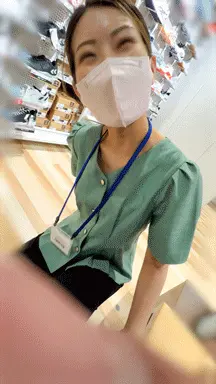 【働く女性の胸ちら ver.6】｟粘着｠ 〜スポーツ用品店で働くS級美女の胸ちら