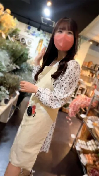 【ノーブラ店員の胸ちら ver.12】 〜アイドル級店員さんが接客中に見せた、白