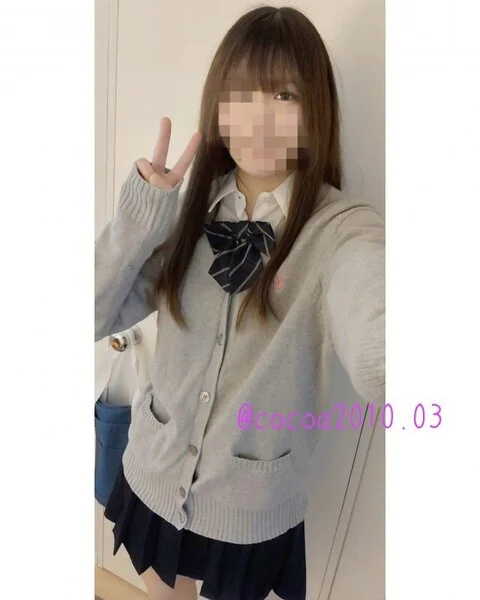 普段の処女オ〇ニー見てください!最初はまったりと携帯いじって未使用ま〇こぐりくり