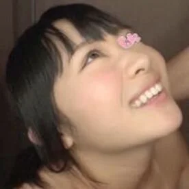 日焼け跡が可愛いチビッ子ちゃんと露出・温泉旅行