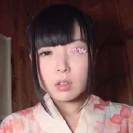 人形みたいな彼女はマン毛ボーボー