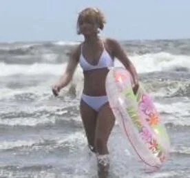 日焼けした彼女と海で遊んでホテルでファック‼