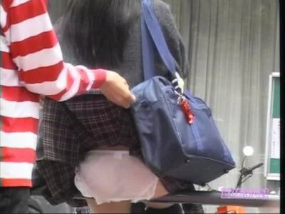 必撮スカートめくり12-2