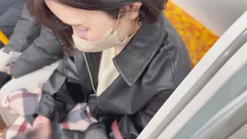 [電車胸チラ]いいかい?学生さん チクチラをな、いつでもチクチラ出来る服を着てな