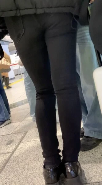 073 彼氏といちゃつく黒スキニーの美■■