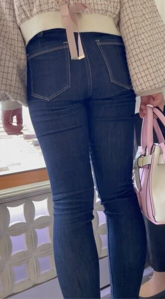 098 女子大生のむっちりハイウエストスキニー尻