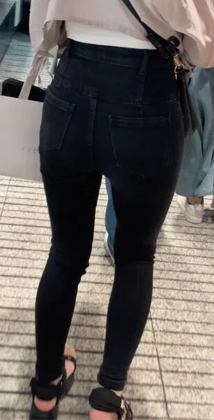 172 魅惑のスキニー美女