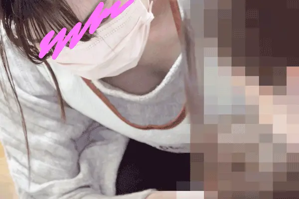 【油断しまくり癒し系保育士さん】【ダルニットから見えたぷっくり乳首】
