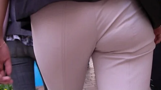 美人なお姉さんのピタピタ食い込みパンツ
