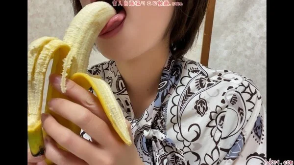 バナナをエッチに舐めてみました