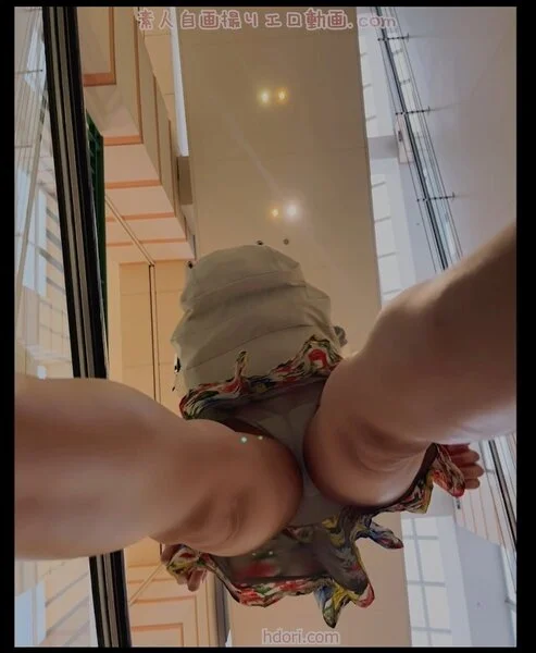 自撮り棒で野外パンチラ露出プレイしてきました♪