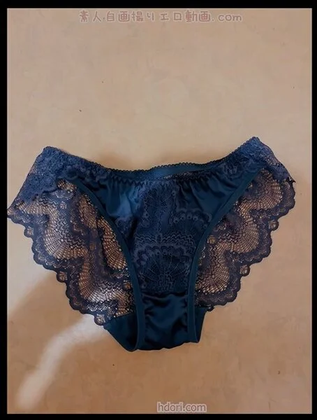 使用済み下着のクロッチの部分がオリモノで汚れる素人のパンツ