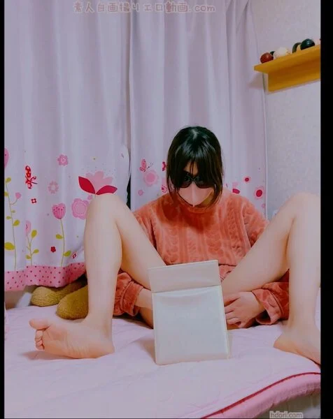 鏡で女性器見ながらオナニー 自分のマンコに興奮する変態