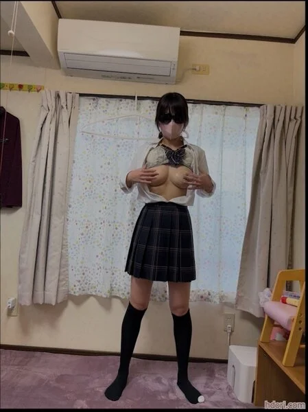 マヨネーズで乳首オナニー ブレザーから乳輪モロ出しで自慰行為