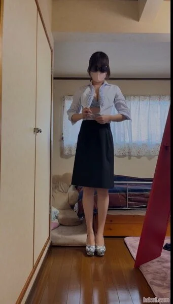 淫語を言いながら下着を営業する会社員