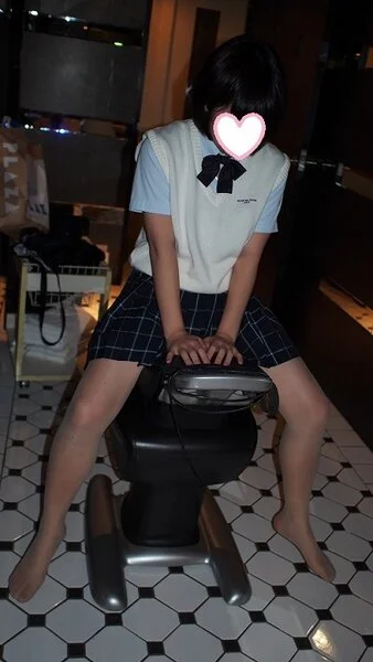 高校卒業したて18歳△夏制服+黒タイツ+肌色ストッキング△5