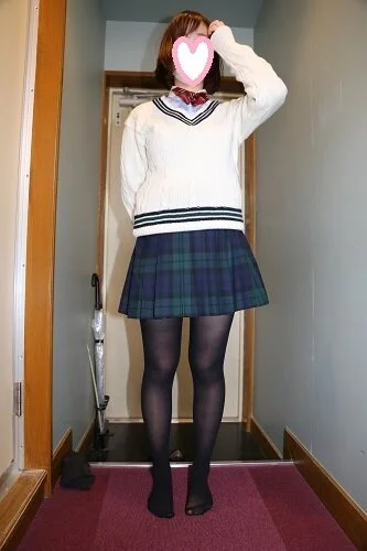 18歳制服■■「初めてホテルに入ります」①(黒タイツ)100枚