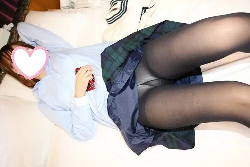 18歳制服■■「初めてホテルに入ります」②(黒タイツ+肌色ストッキング)100枚
