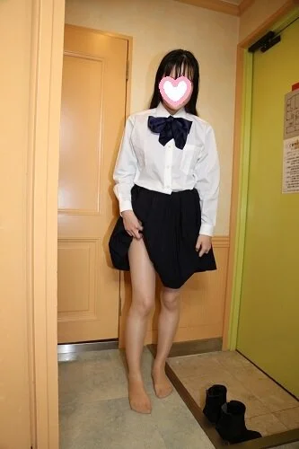 19歳引きこもり美脚美■■💛④(制服+黒タイツ&肌色ストッキング)100枚