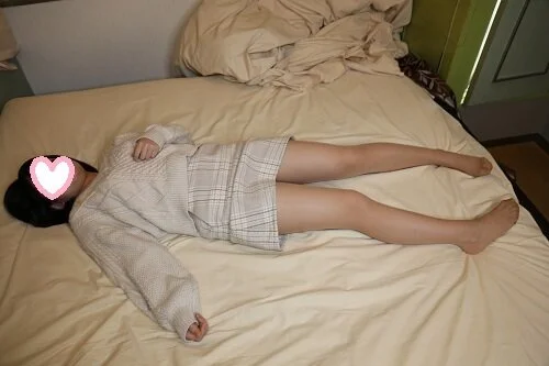 18歳なってすぐ!大学入学前の美■■②(肌色ストッキング+黒タイツ)100枚