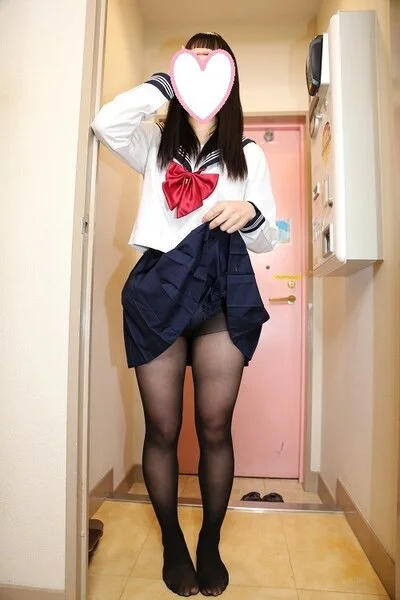 アイドル活動中の素敵美女①(■■■■■+黒タイツ)100枚