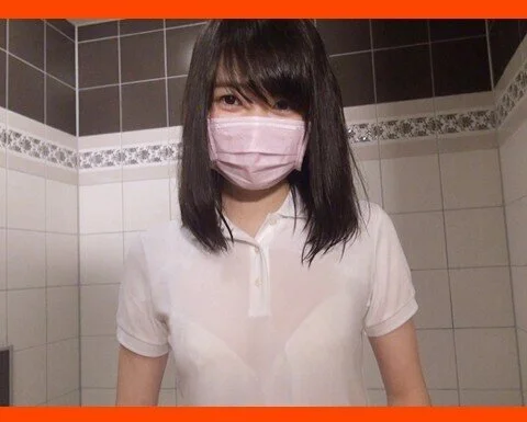 女子と水鉄砲【1】容赦ない水鉄砲攻撃でビショビショに濡れたシャツ!ピッタリと体に