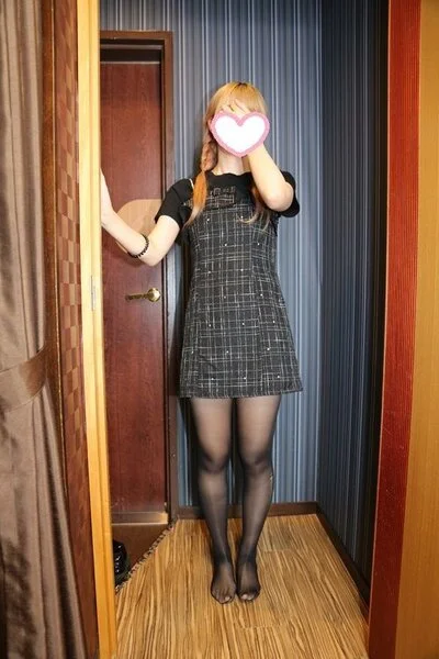 スケベオヤジの餌食になってしまったヒヨコちゃん③(肌色+黒色ストッキング)100