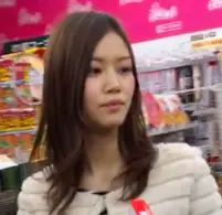 ★パンチラ3連続激撮)街の中でスタイル抜群の女優級の美女■■■■!!パンチラを■