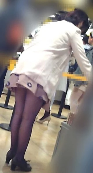 018 逆さ撮りフェチ 黒スト越しのP ■■系超カワJD OL 3名様