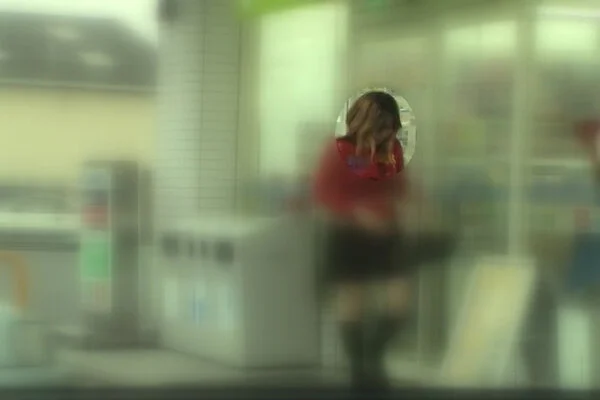 ★必見!本物映像★タバコを咥えるギャル