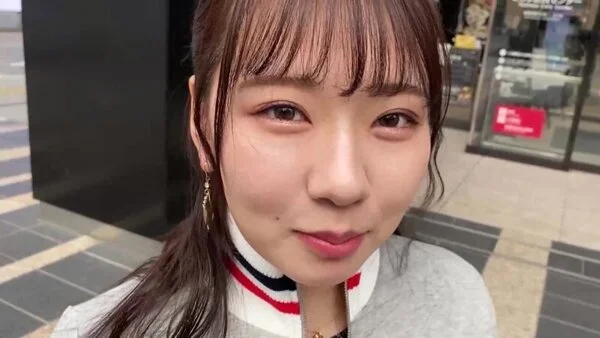 20歳Gカップ巨乳のおっとりさん下着からこぼれるおっぱい。
