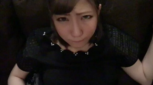 大学の女友達を部屋へ誘って生ハメSEXをスマホ撮り!2