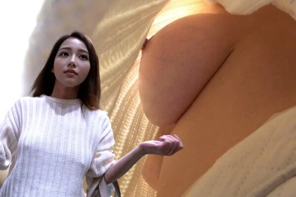 【ノーブラ探訪】清楚系美女のニットの中の秘密☆ノーガードで魅せる絶景F乳!