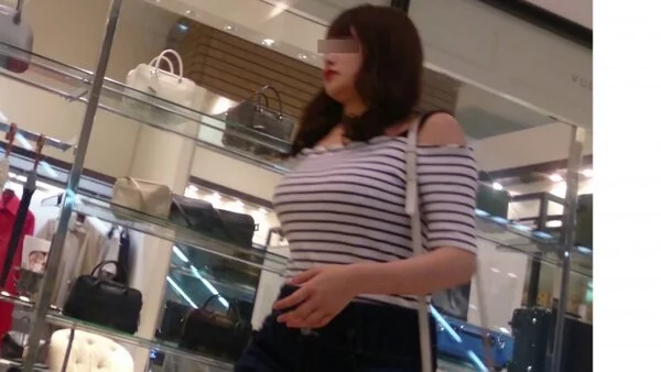 【乳テント】6 肩出し巻き髪の巨乳ちゃん