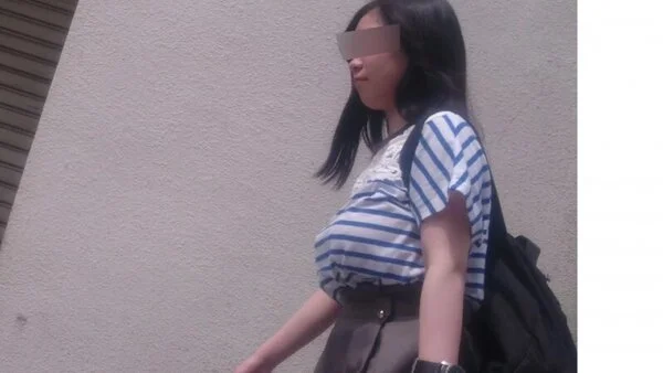 【乳テント】4-1 スカートに乗ってる爆乳ちゃん 其の1